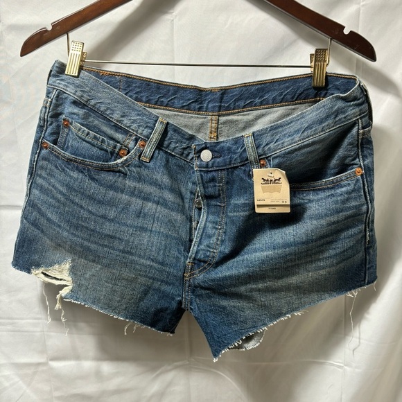 NEW Levi’s Women’s 32 Blue Denim 501 Button Fly Shorts - Picture 1 of 3